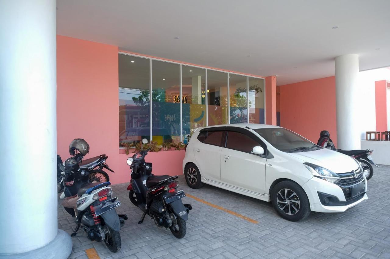 Sans Hotel Aurum Majapahit Semarang Exterior foto