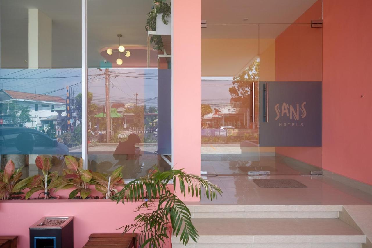 Sans Hotel Aurum Majapahit Semarang Exterior foto